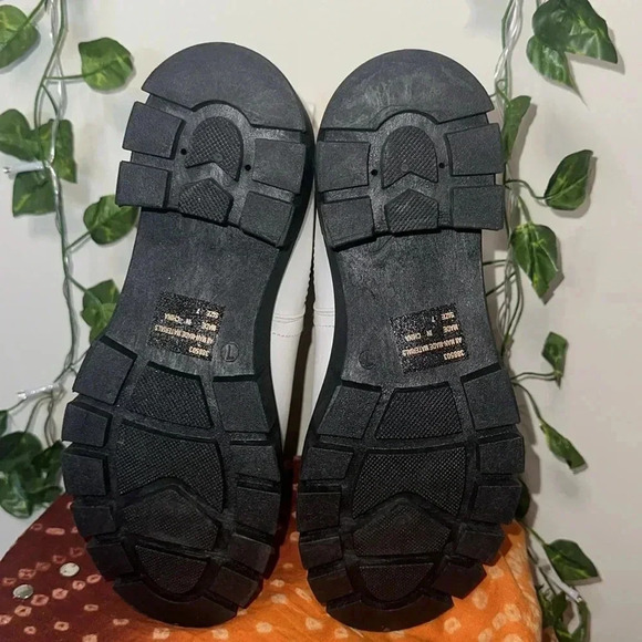 Charlotte Russe White Platform Lug Booties - Picture 3 of 4